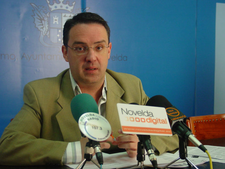Rafa Sáez garantiza a los empresarios noveldenses su compromiso para que el polígono industrial de El Pla se apruebe en breve