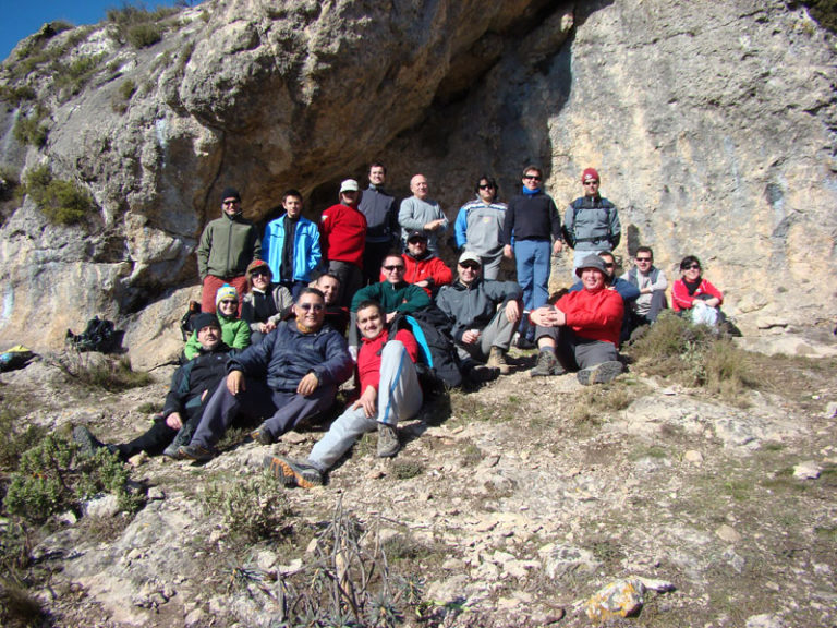 El club novelder de muntanyisme y los grupos de senderismo “La Cantimplora”, “A Peu Pecua”, “Esta Too Wapo” y el “Madroño”, recorrieron la sierra de Mariola y la cima del Montcabrer