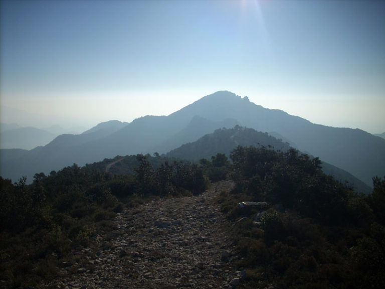 El Club Novelder de Muntanyisme, recorre el Alt de Guisop en el paraje de Catí