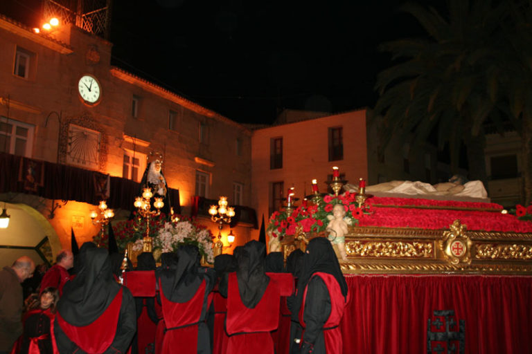 Solemne procesión del Santo Entierro