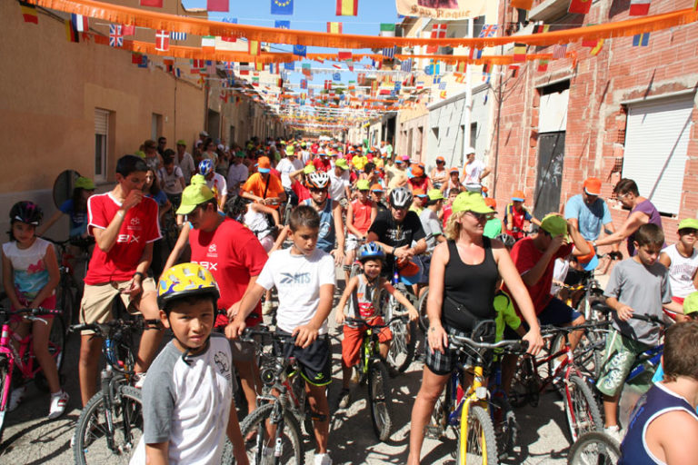 Día del pedal, visita al Asilo y degustación de Habas