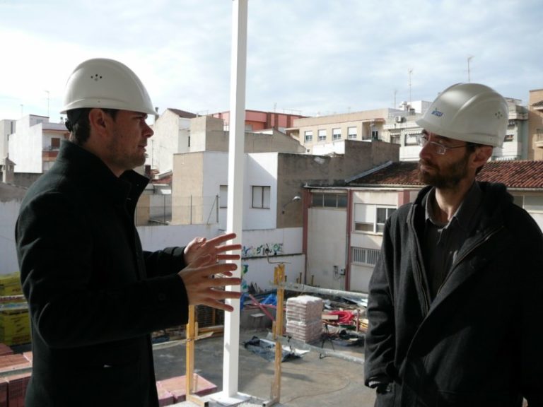 El concejal de Juventud visita las obras del Casal de la Joventut