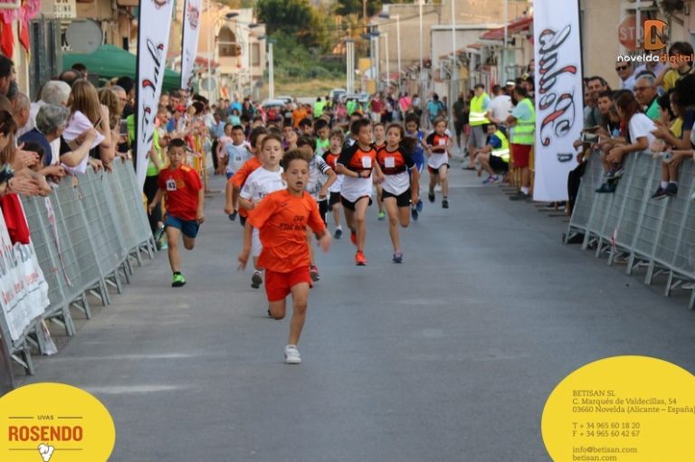 El Barrio María Auxiliadora celebra su tradicional cross infantil