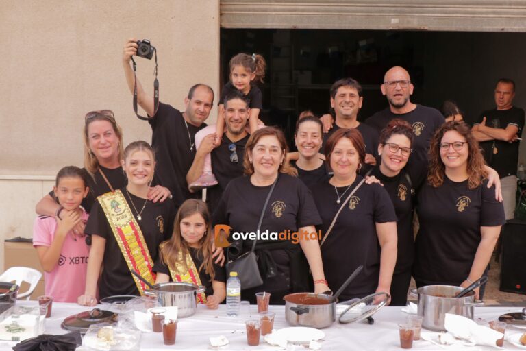 La Cruz 2025 | Chocolatada, fiesta colores y sardinada