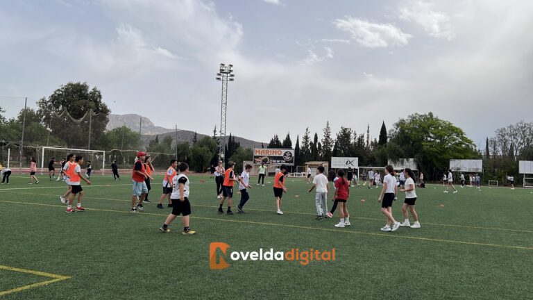 Novelda acoge las fases provinciales de Colpbol con más de 800