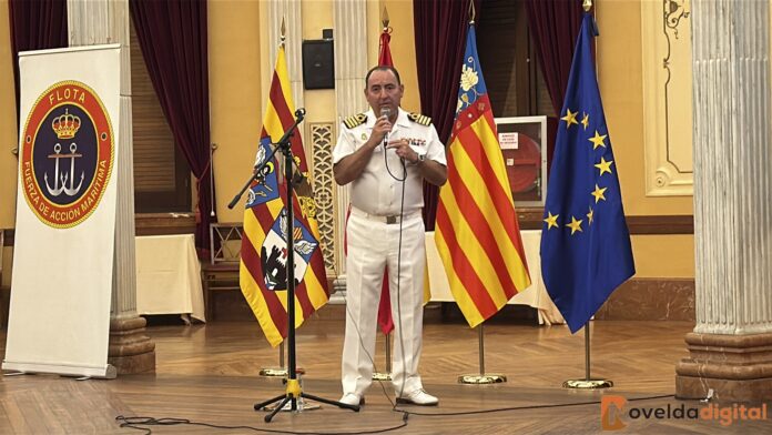 El Comandante Naval de Alicante, Joaquín Vegara, ofreció una brillante conferencia sobre el buque Elcano en el Círculo Industrial de Alcoy