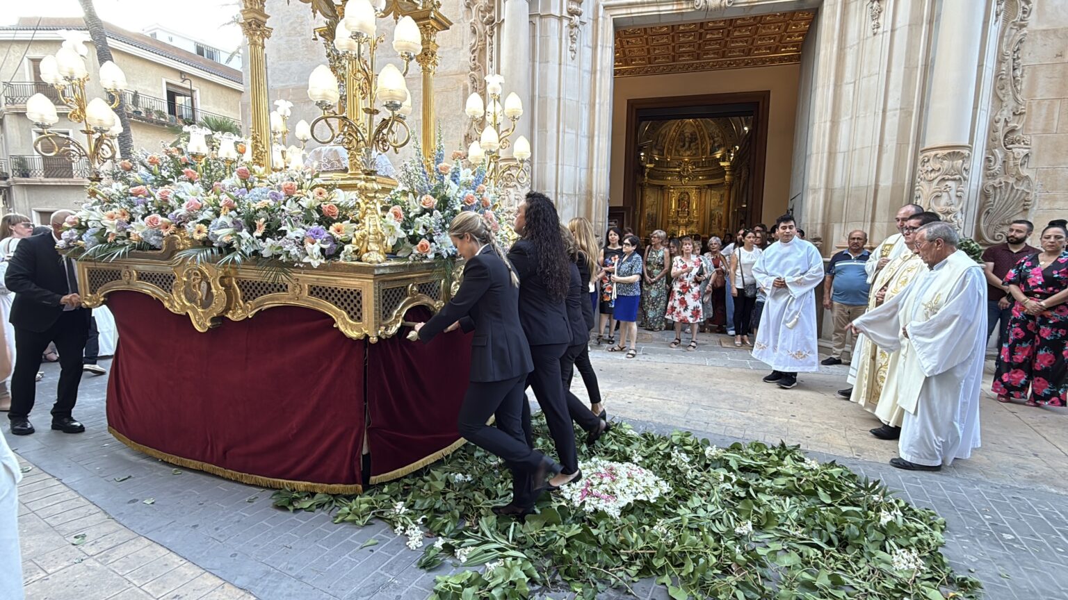 El Corpus Christi llena de fervor y tradición las calles de Novelda ...