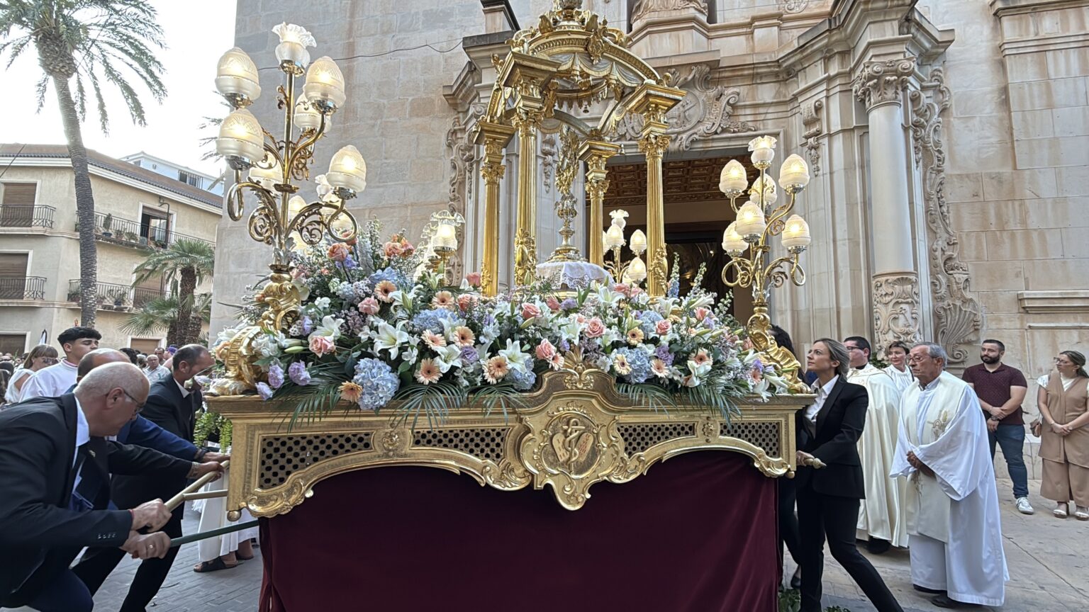 El Corpus Christi llena de fervor y tradición las calles de Novelda ...