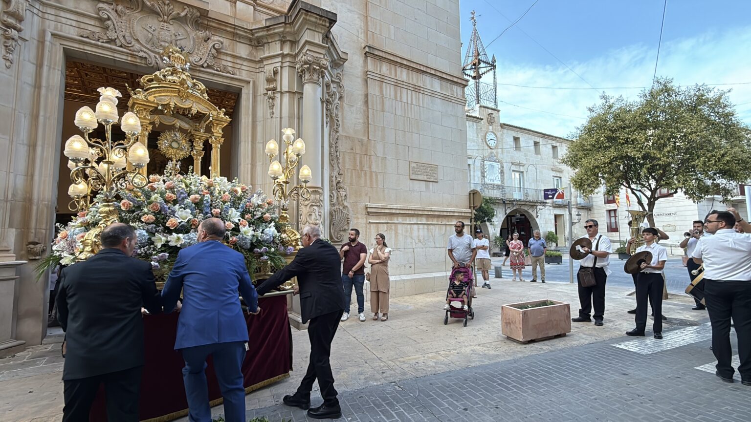 El Corpus Christi llena de fervor y tradición las calles de Novelda ...