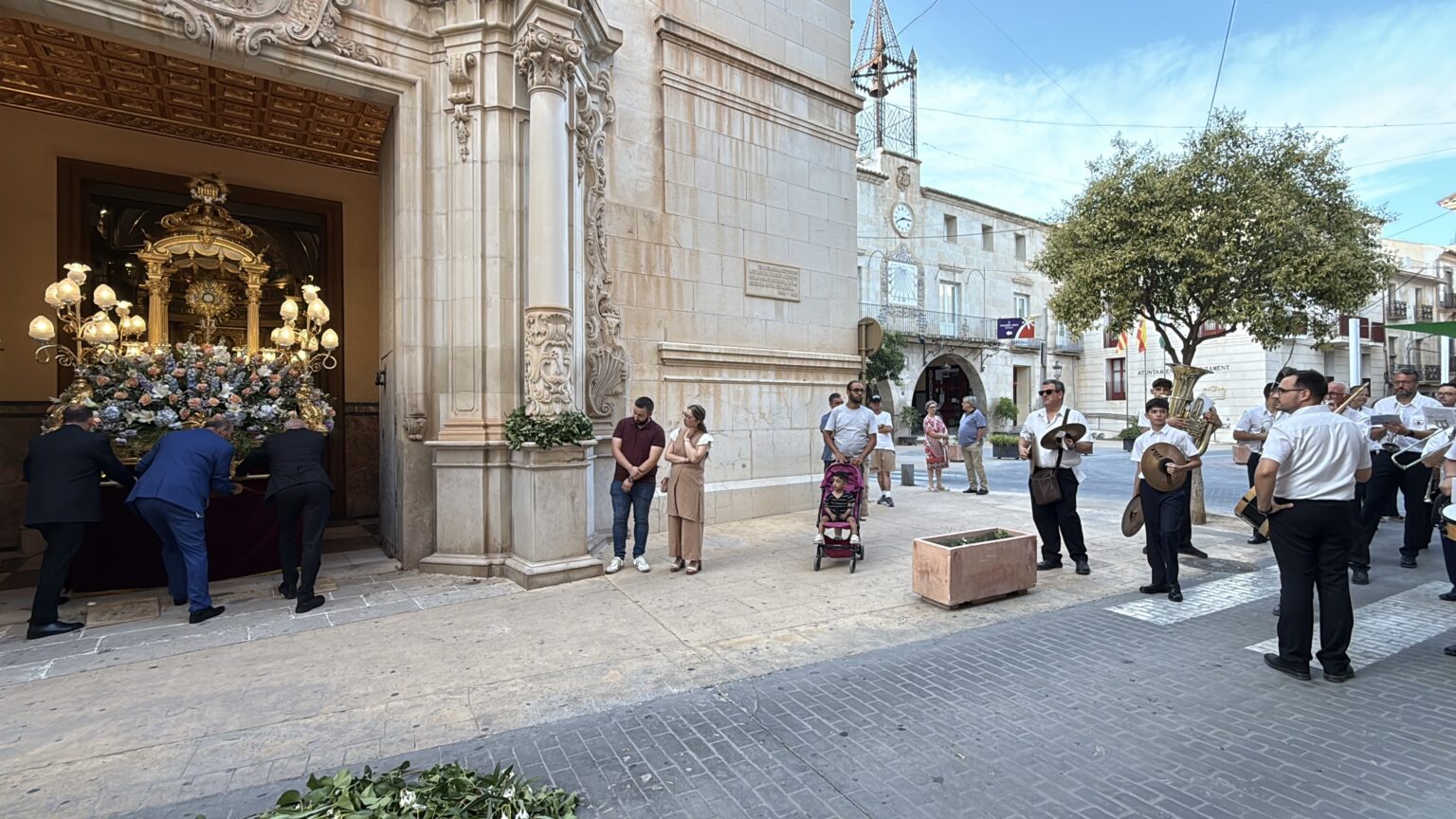 El Corpus Christi llena de fervor y tradición las calles de Novelda ...