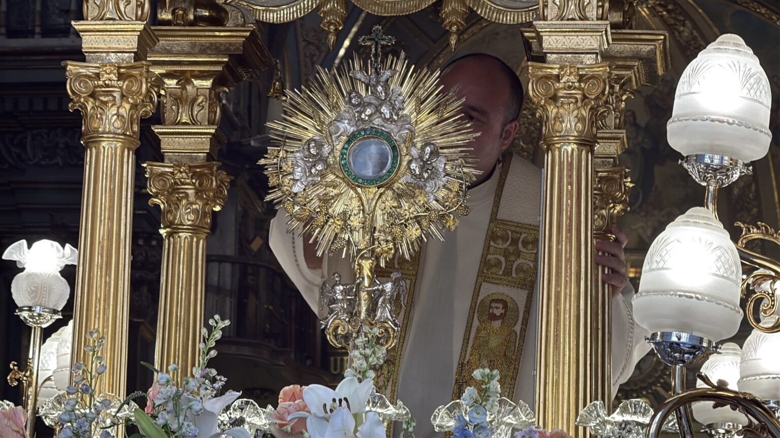 El Corpus Christi llena de fervor y tradición las calles de Novelda ...