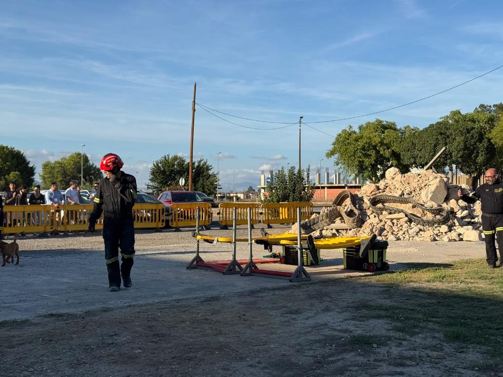 La Generalitat aborda con especialistas, responsables públicos y personal de protección civil acciones para reforzar la prevención en municipios con riesgo sísmico