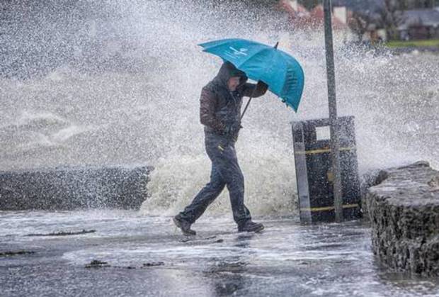 Emergencias pide a ayuntamientos y organismos máxima atención y seguimiento de los avisos ante el episodio de lluvias previsto para el fin de semana